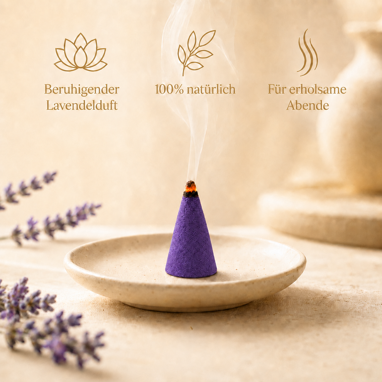 Lavendel-Räucherkegel mit aufsteigendem Rauch