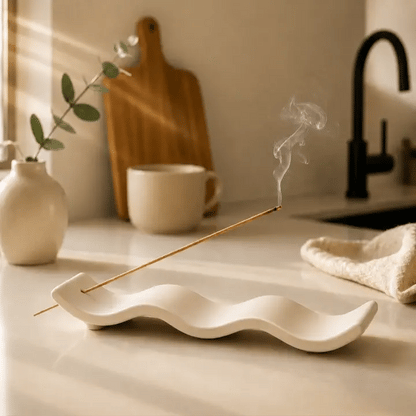 Stäbchenhalter Welle von Tibetia in Creme, matt